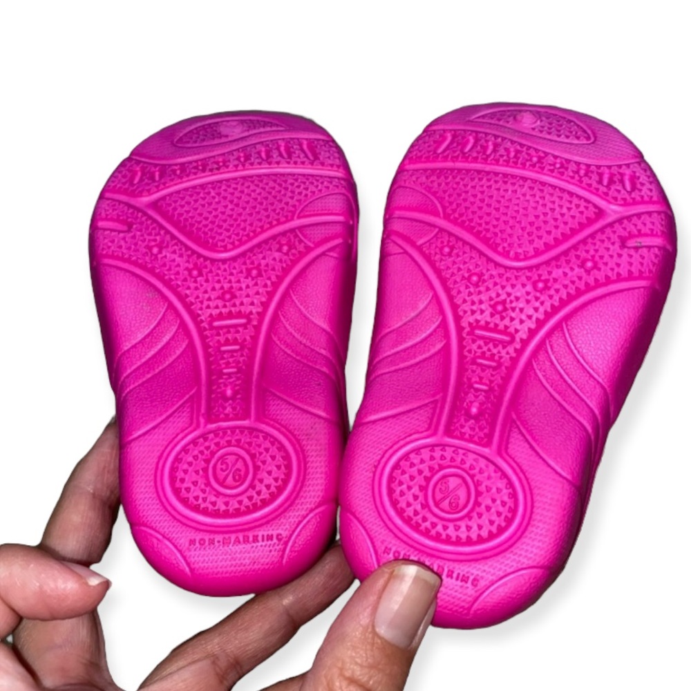 NEW  Disney Frozen Toddlers Croc Like Sandals Slides - Picture 9 of 9